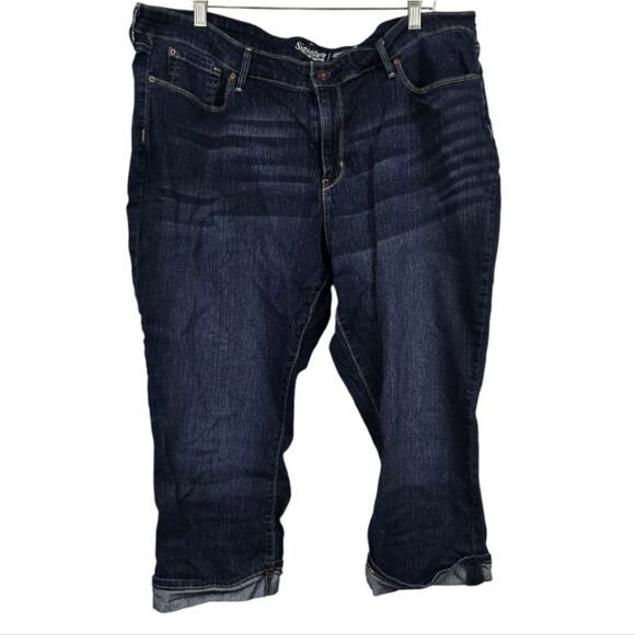 Levi's Women Plus Size 22 Mid Rise Capri Blue Jeans Dark Wash Cuff Stretch Denim - Picture 1 of 6